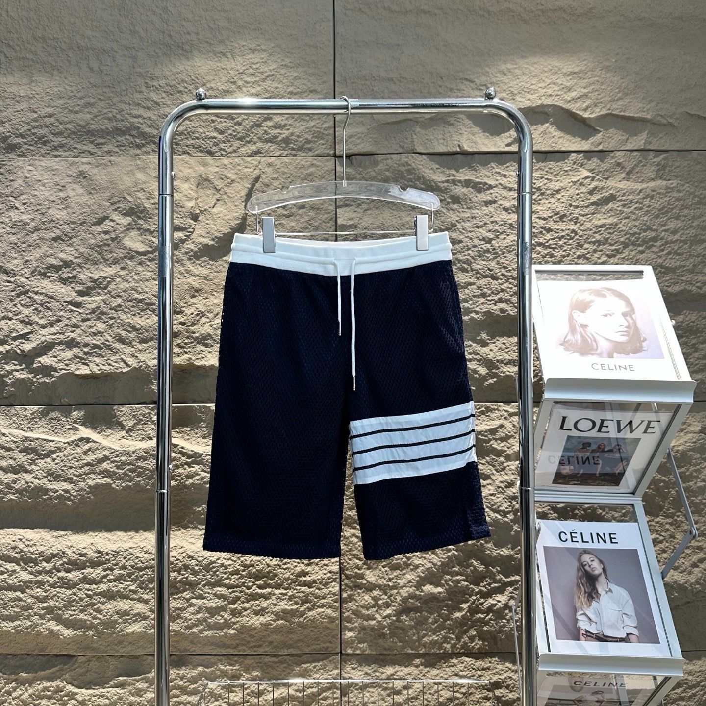Thom Browne トム ブラウン ニューアイテム 通気性に優れた薄手の中空メッシュのスポーツ レジャー用ショーツで 男女兼用