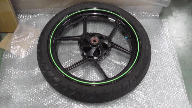 ニンジャ Ninja 250R EX250K の フロントホイール タイヤ付 1761180012