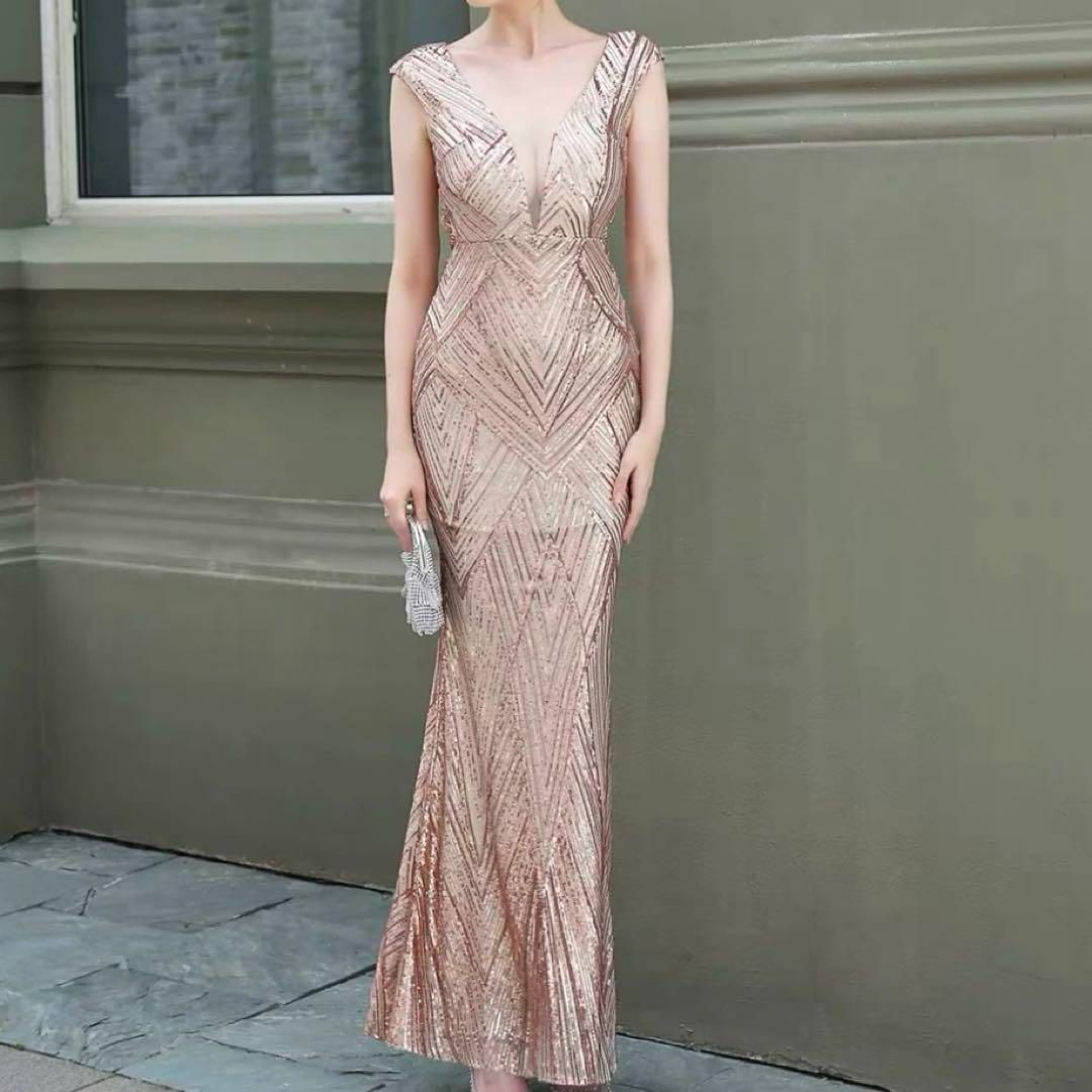 バックスタイルのオシャレなイブニングドレス .
