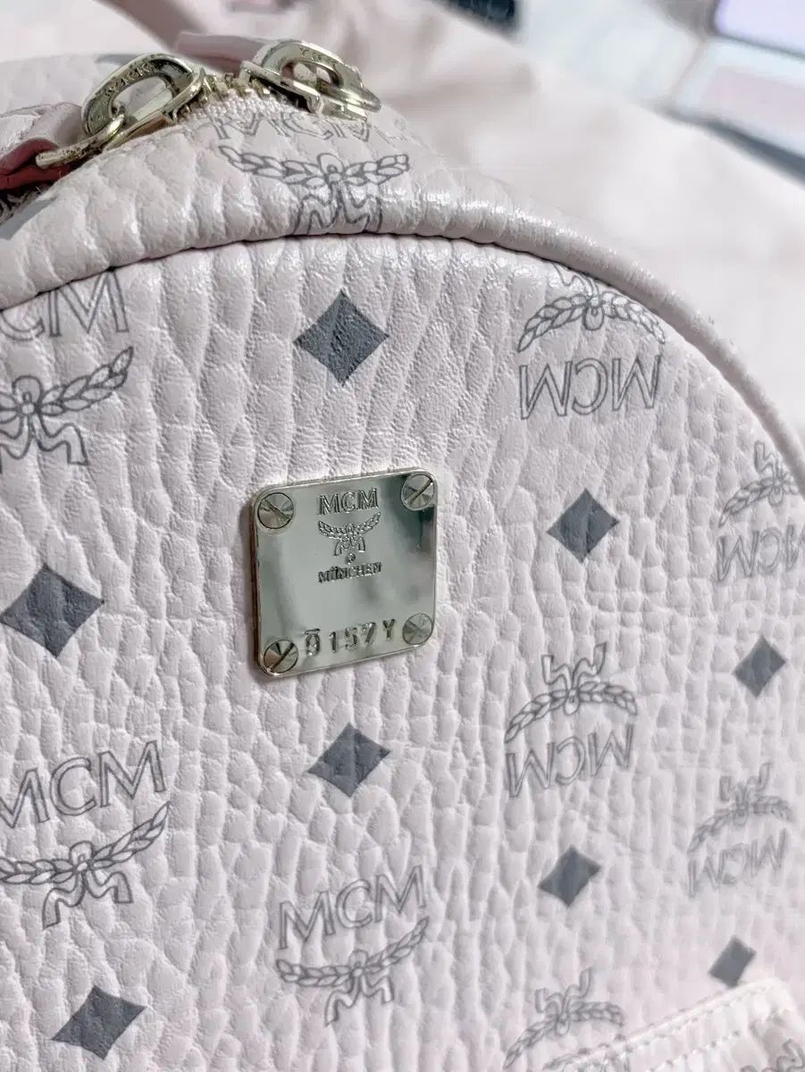 MCM リュック　ホワイト　地雷系　サブカル系　量産型 mcm リュック リュックサック パウダーピンク s ヴィセトス スターク