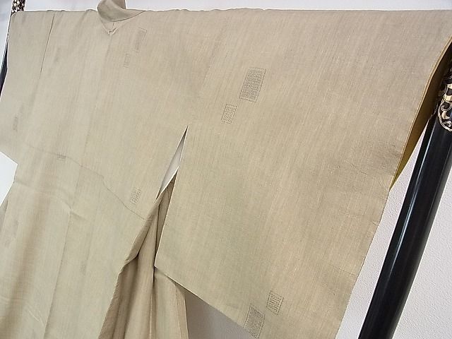 平和屋本店●希少　本場結城紬　重要無形文化財　野村半平　100亀甲　飛び亀甲柄　色紙文　白橡色地　証紙付き　逸品　DZAA1021kh4 平和屋本店○希少 本場結城紬 重要無形文化財 野村半平 100亀甲 飛び