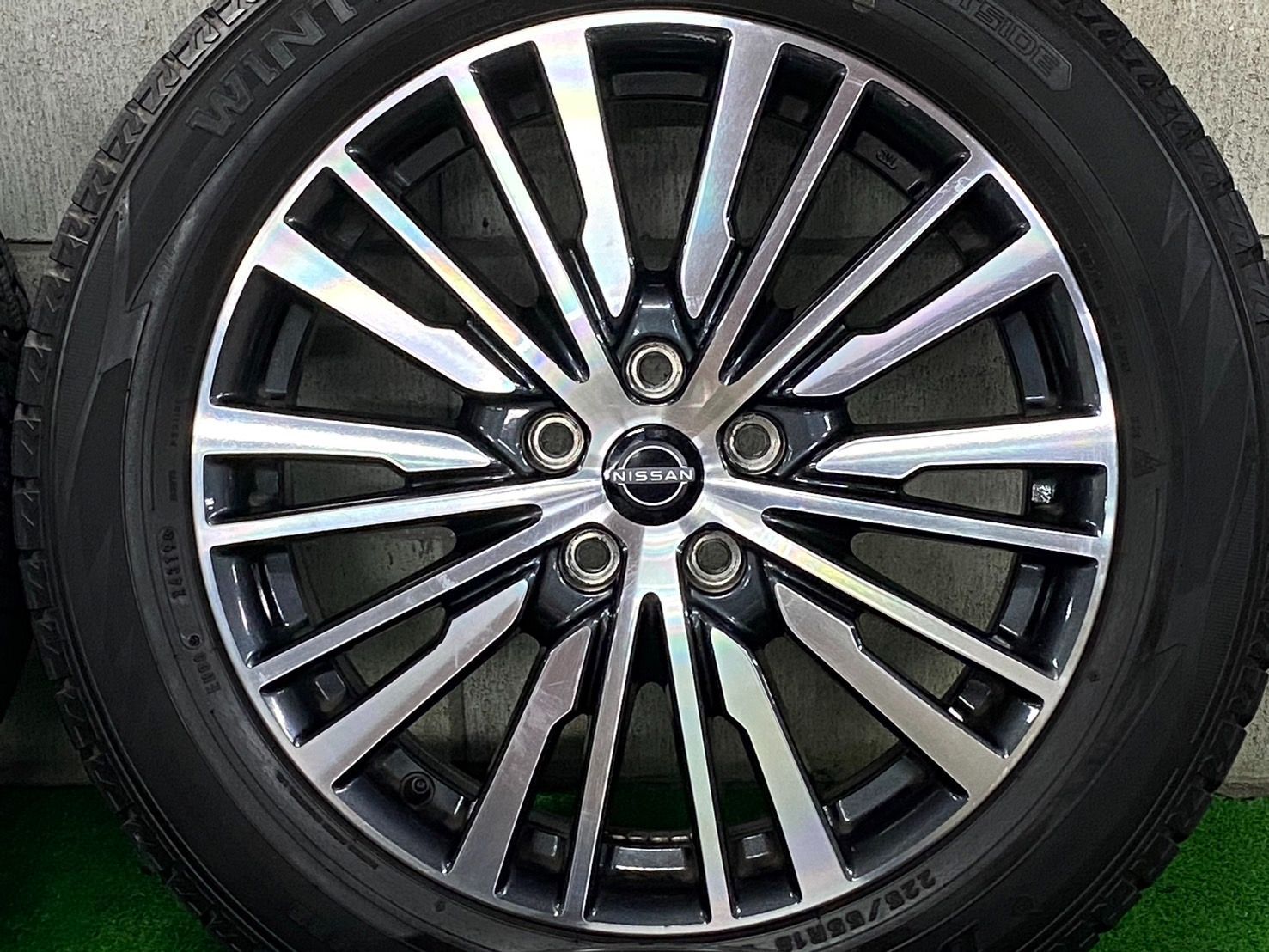 バリ溝スタッドレス付！】ニッサン E52 エルグランド 純正 18in