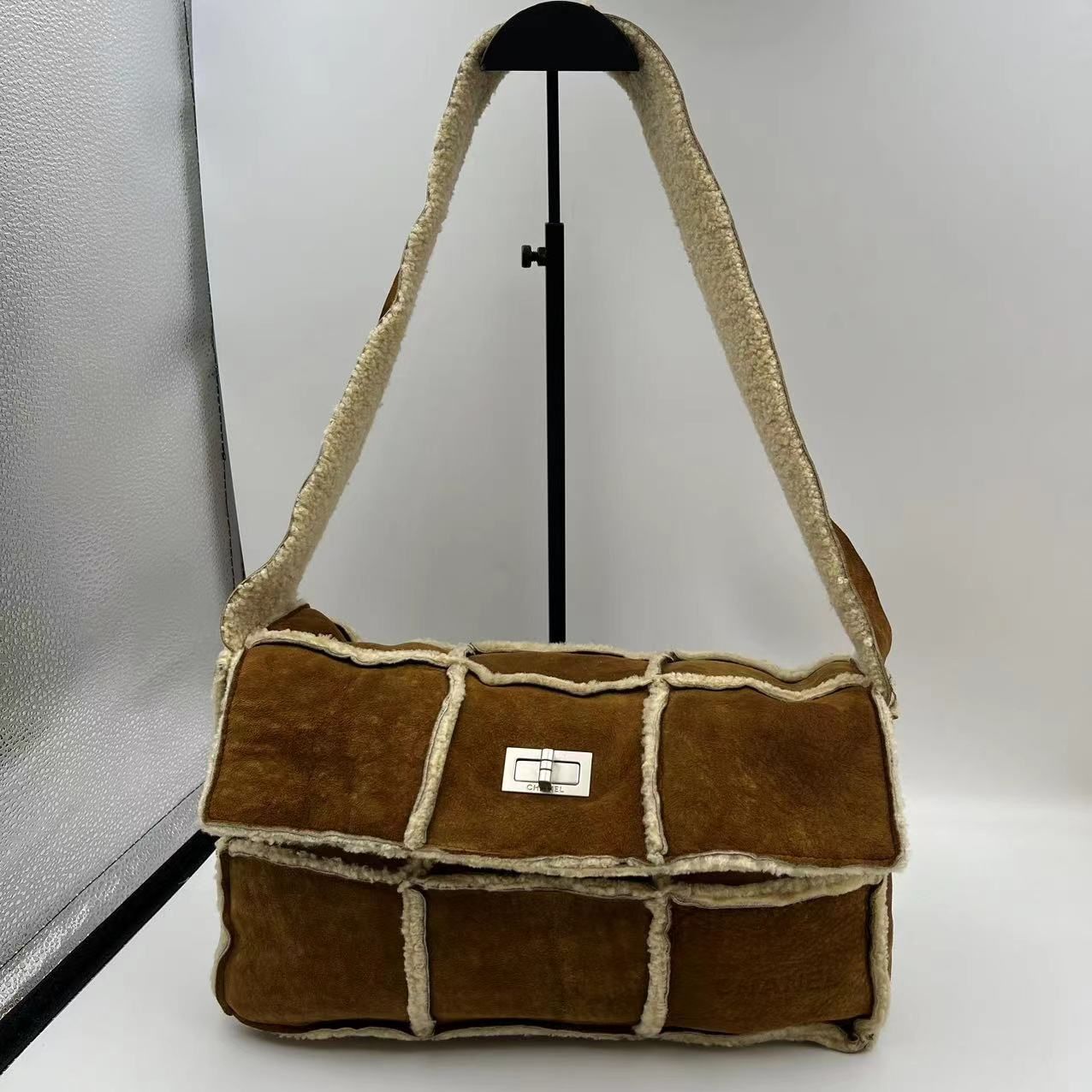 CHANEL シャネル ココマーク ムートン スエード ショルダーバッグ レディース 6番台【中古商品】Shoulder BAG HIBUOCHI Vintage