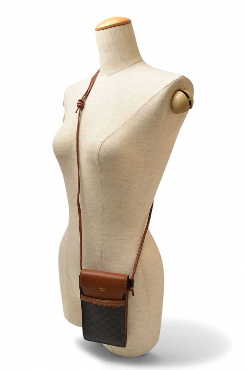 POUCH