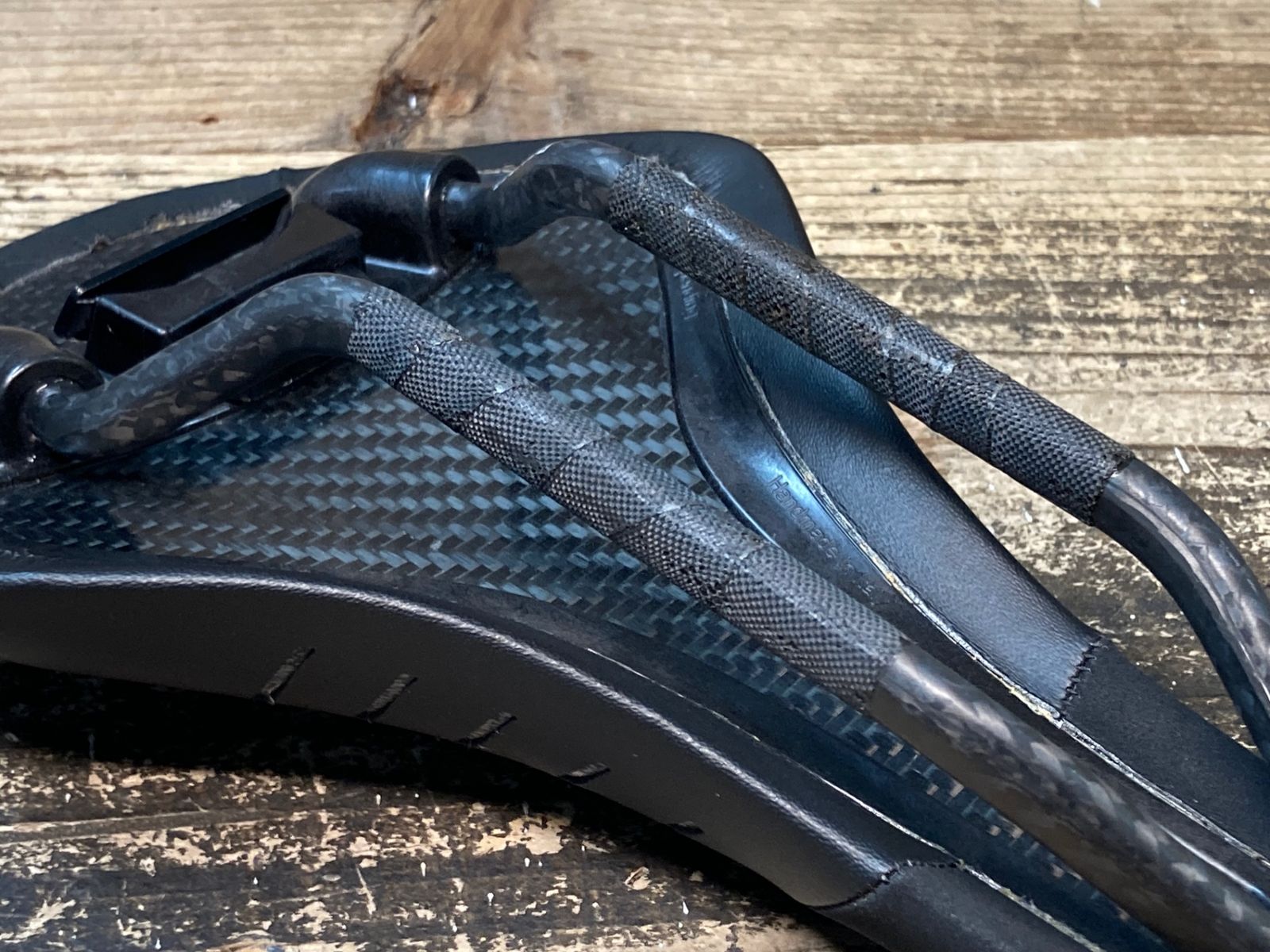 JB691 フィジーク fizik アンタレス ANTARES R1 サドル カーボン