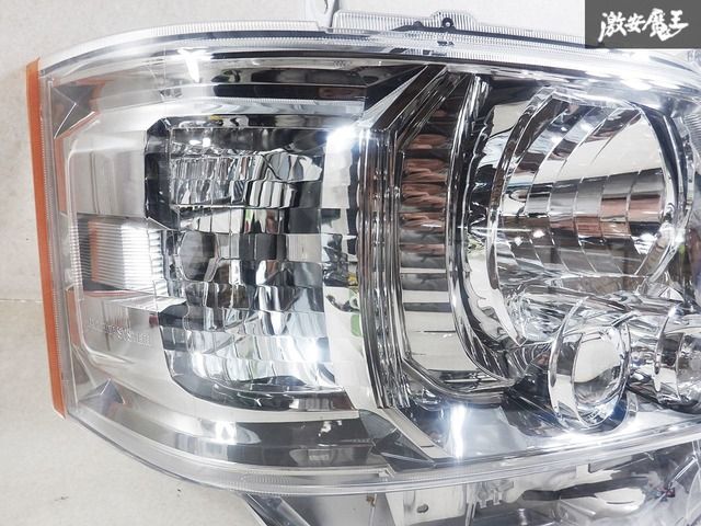 トヨタ 200系ハイエース 後期LED ヘッドライト KOITO 26-137右 トヨタ
