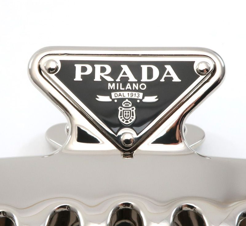PRADA メタルヘアクリップ ロゴ スティールグレー PRADA メタルヘアクリップ ロゴ スティールグレー