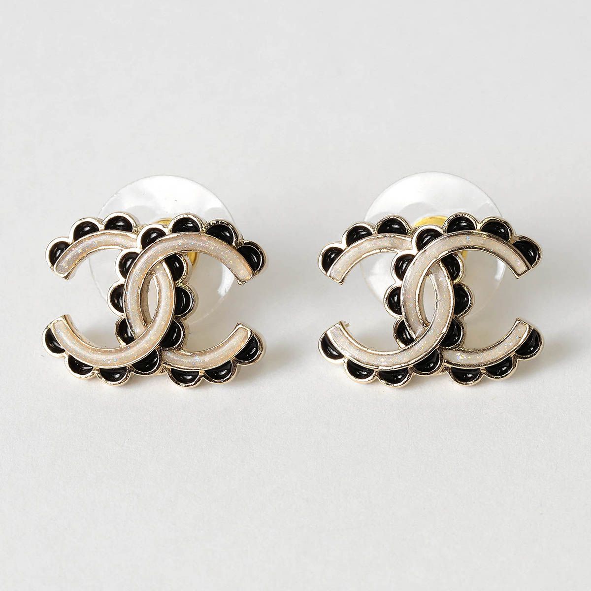 新品 シャネル CHANEL ピアス スタッドピアス ゴールド/ホワイト 