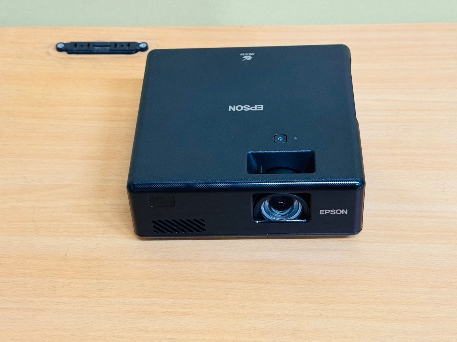 展示美品 EPSON dreamio EF-11 小型 レーザープロジェクター
