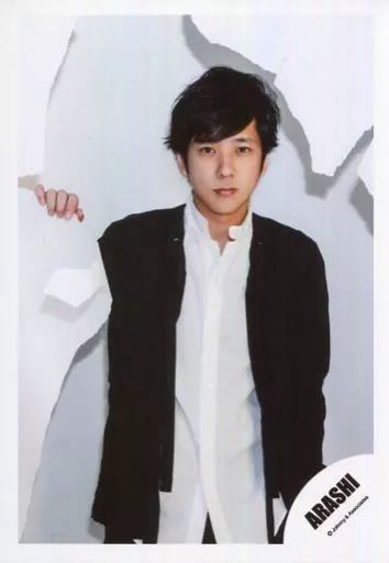 中古】生写真(ジャニーズ) 嵐/二宮和也/上半身・衣装黒白・体