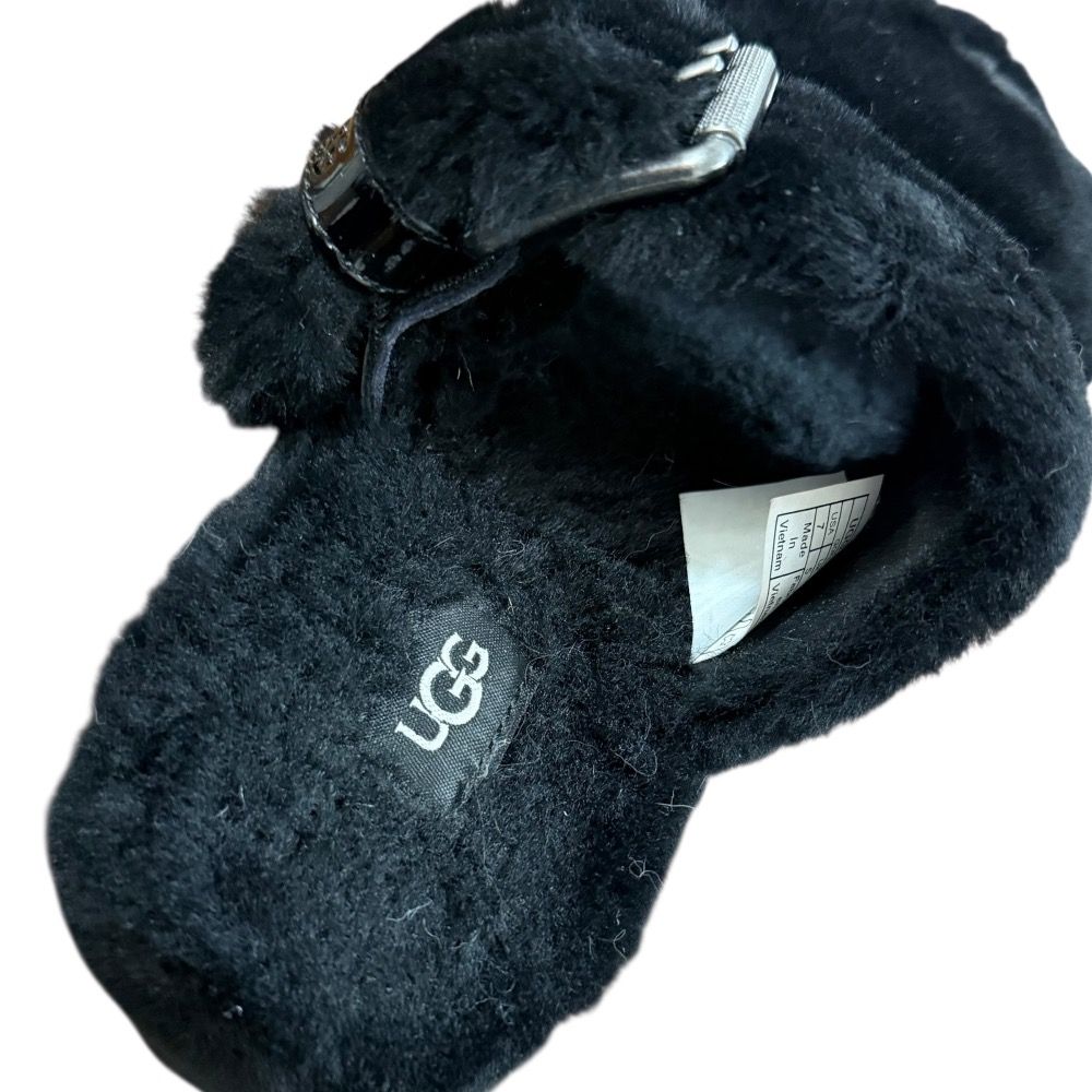 UGG ファーサンダル　美品　ファズイヤー 美品 UGG アグ W FUZZ YEAH ファズイヤー フラット ファー