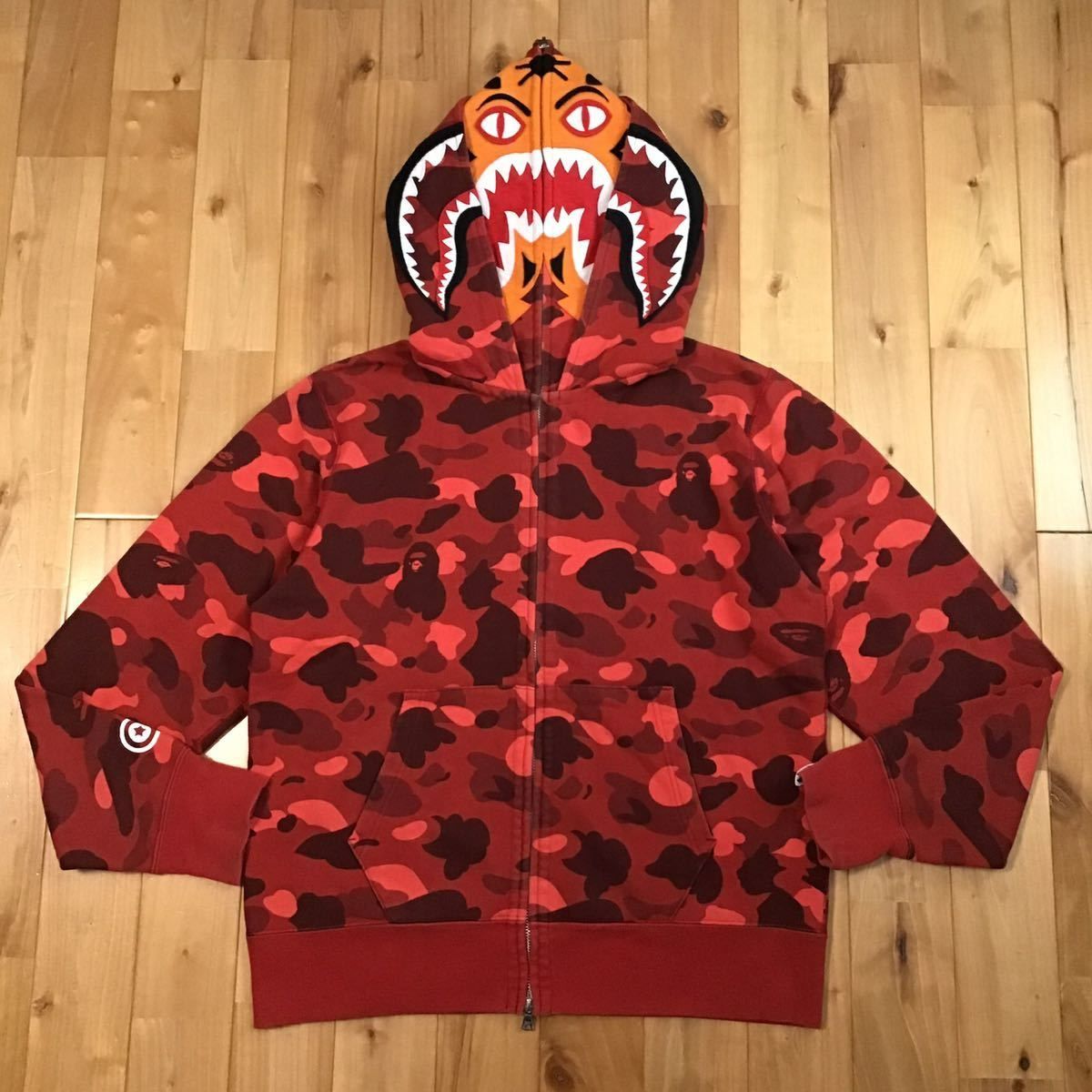 激レア　abathingape シャーク　タイガー　パーカー M 赤　aapeパーカー