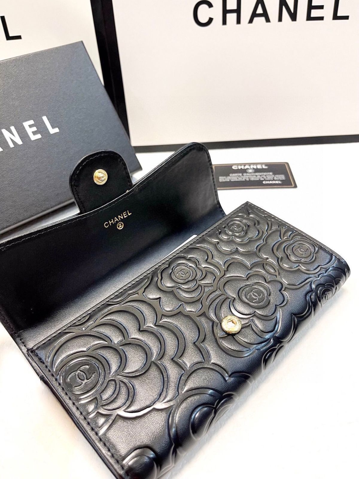 本日特価] シャネル レディース ウォレット カメリアデザイン