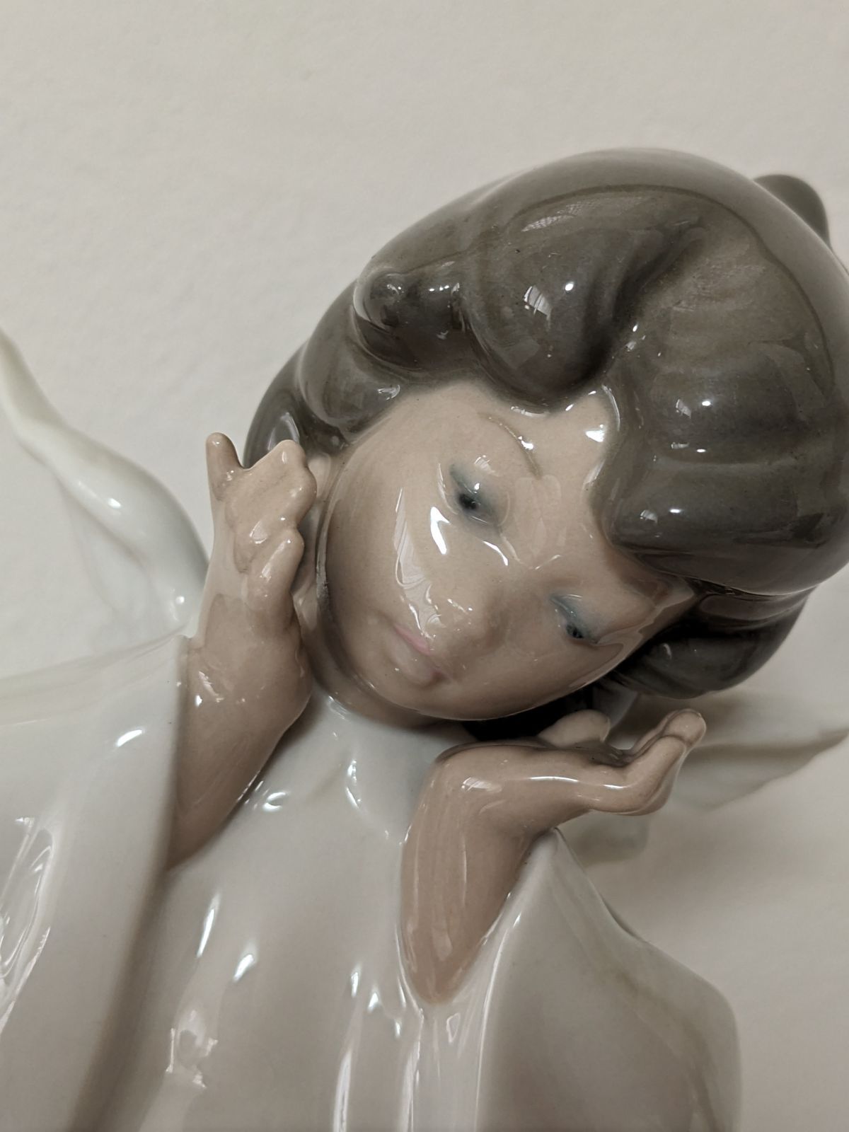 リヤドロ磁器人形天使の考えごと