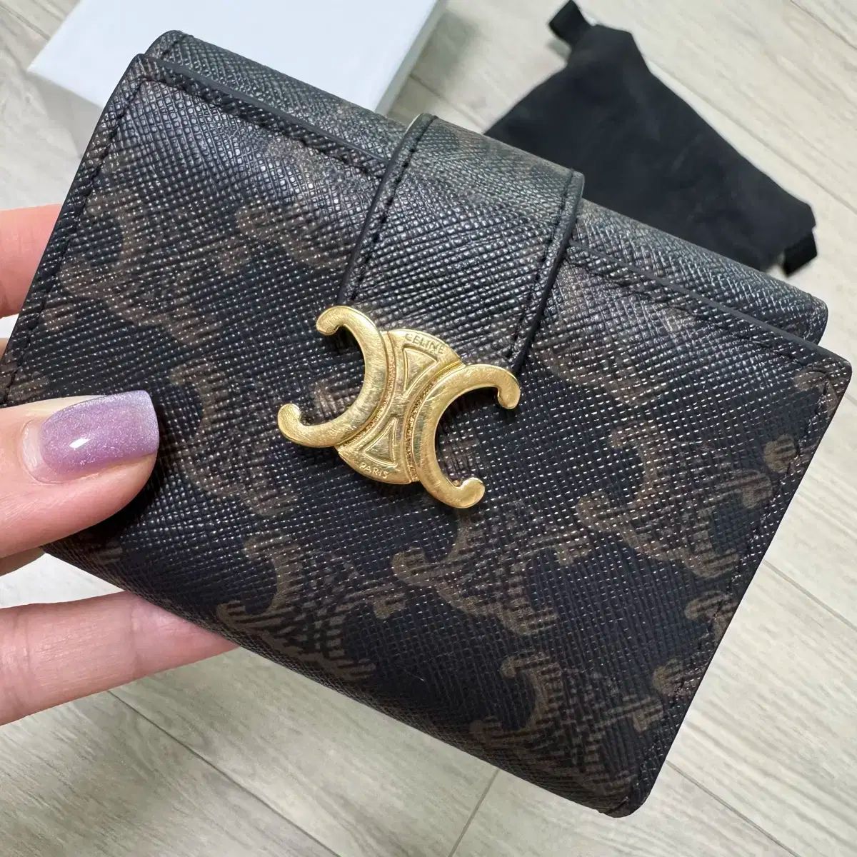 Celine セリーヌ トリオンフ ゴヤール ヴィクトワール 二つ折り財布 2 月を使う