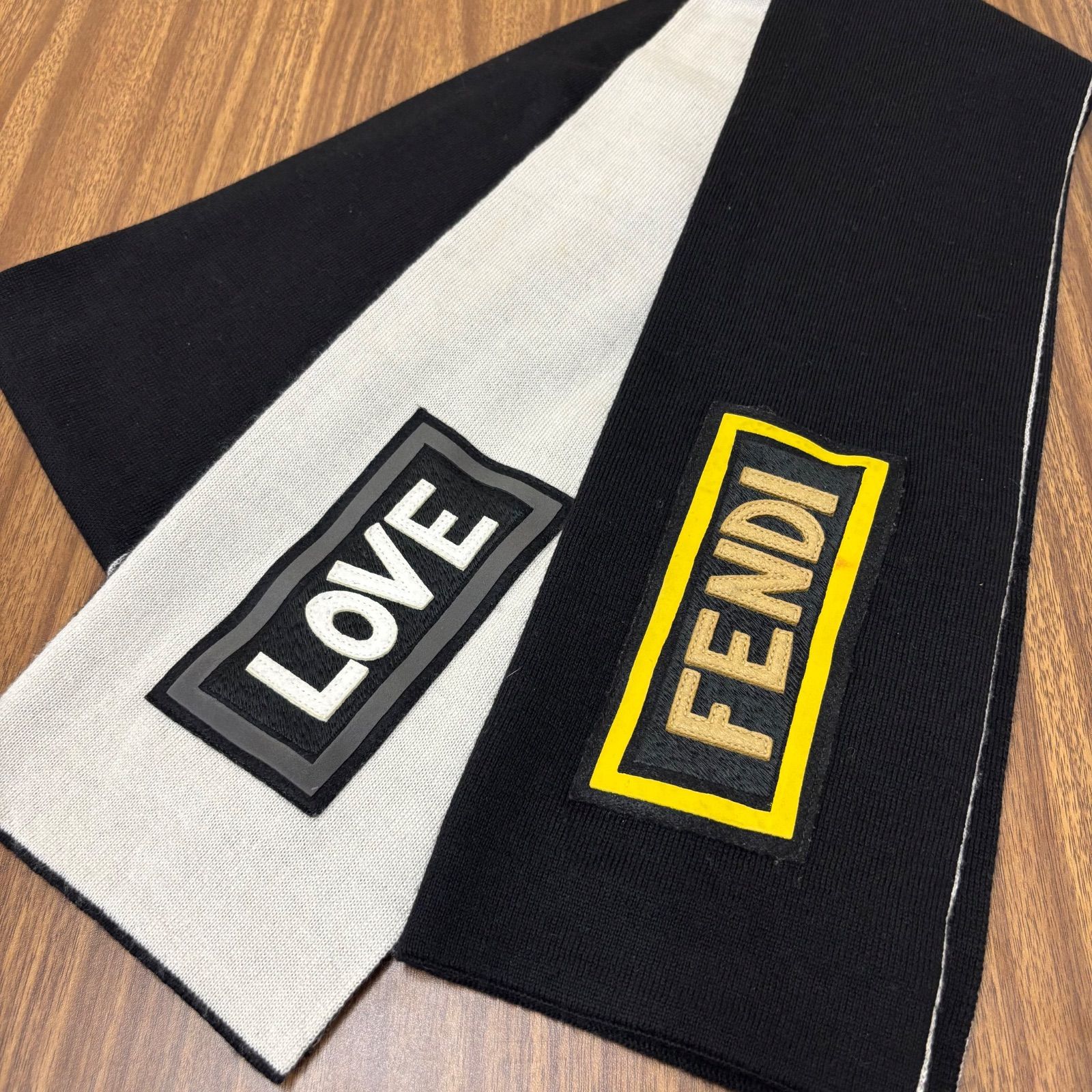 Fendi マフラー ロゴ FENDI フェンディ マフラー ズッカ柄 ロゴ入