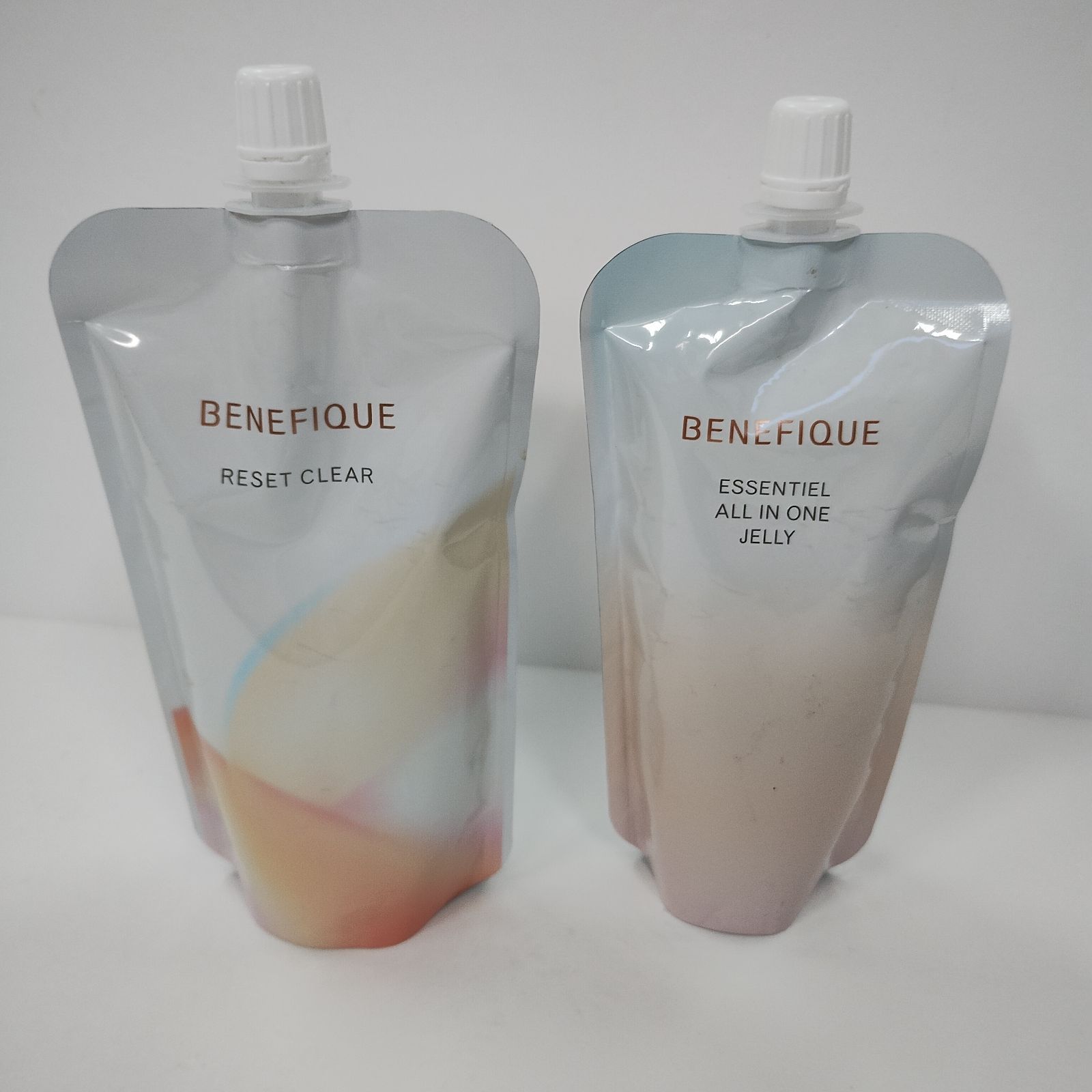 未使用品パーリーデュー　THEリッチホワイトエッセンスカバン付き計150ml 未使用品パーリーデュー THEリッチホワイトエッセンスカバン付き