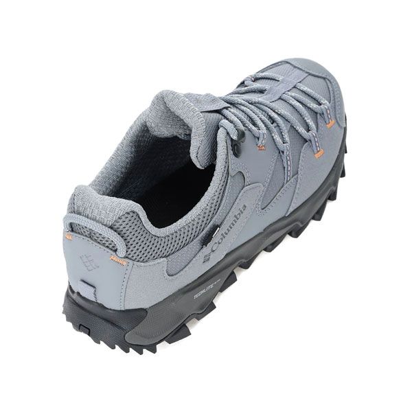 トレッキングシューズ