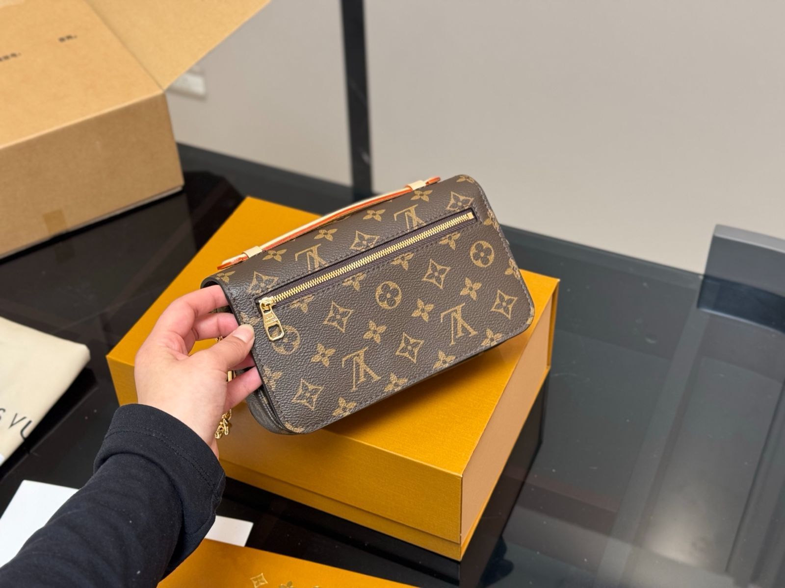 今日特価】LV Monogram Messenger Bag ルイ・ヴィトン