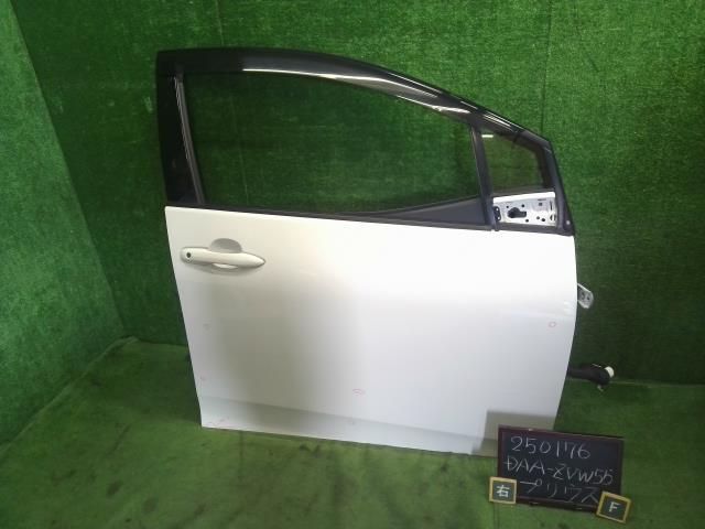 プリウス DAA-ZVW51 右フロントドアASSY 1F7 67001-47152