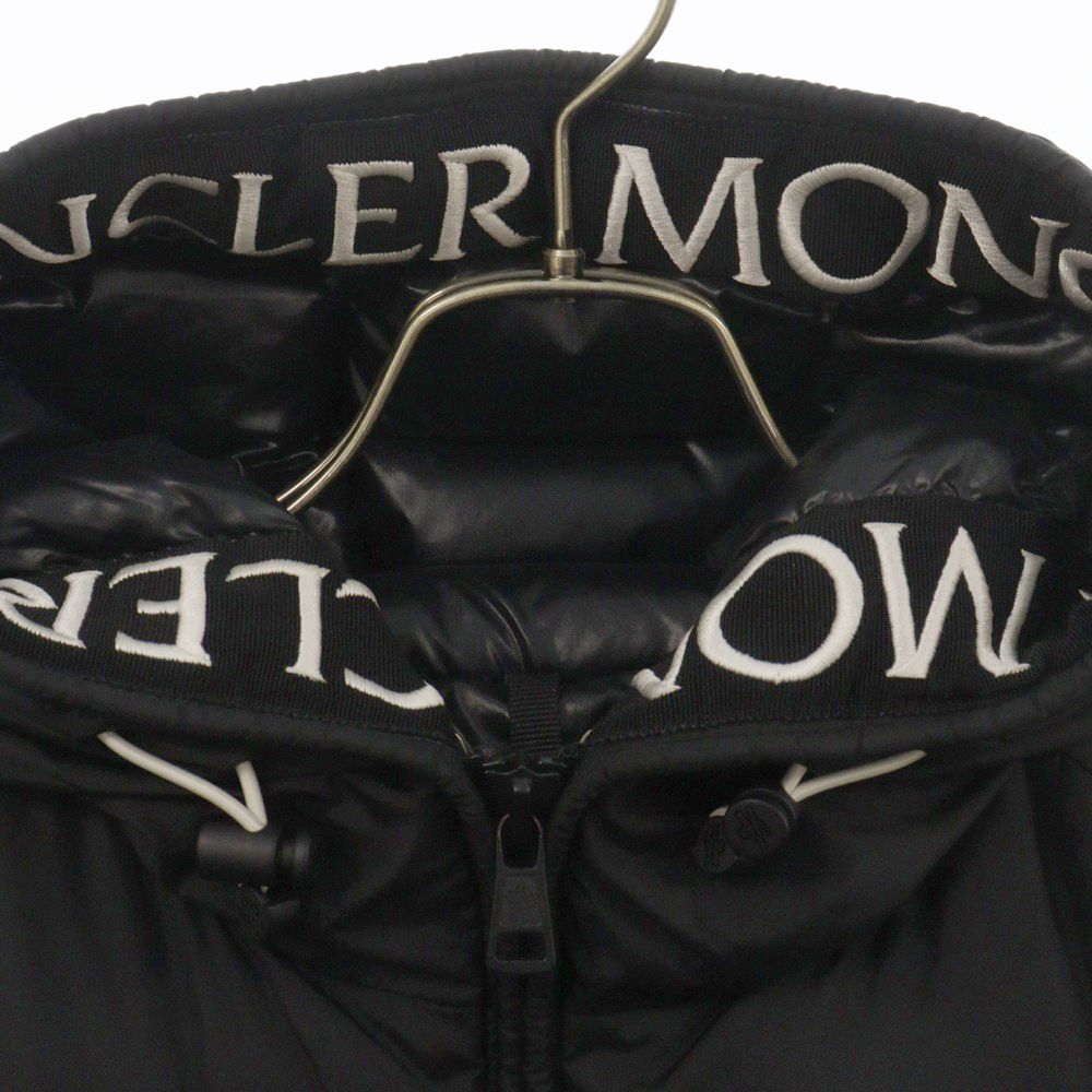 MONCLER 黒 ダウンジャケット G20911A00144 C0300 MONCLER
