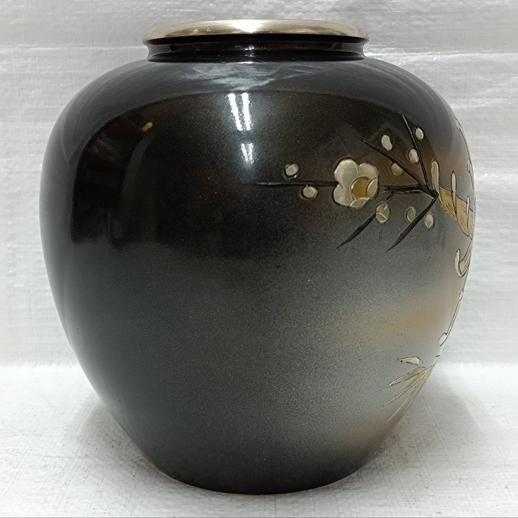 古い 菊四君子 彫金真鍮花瓶 飾り壺 - メルカリ