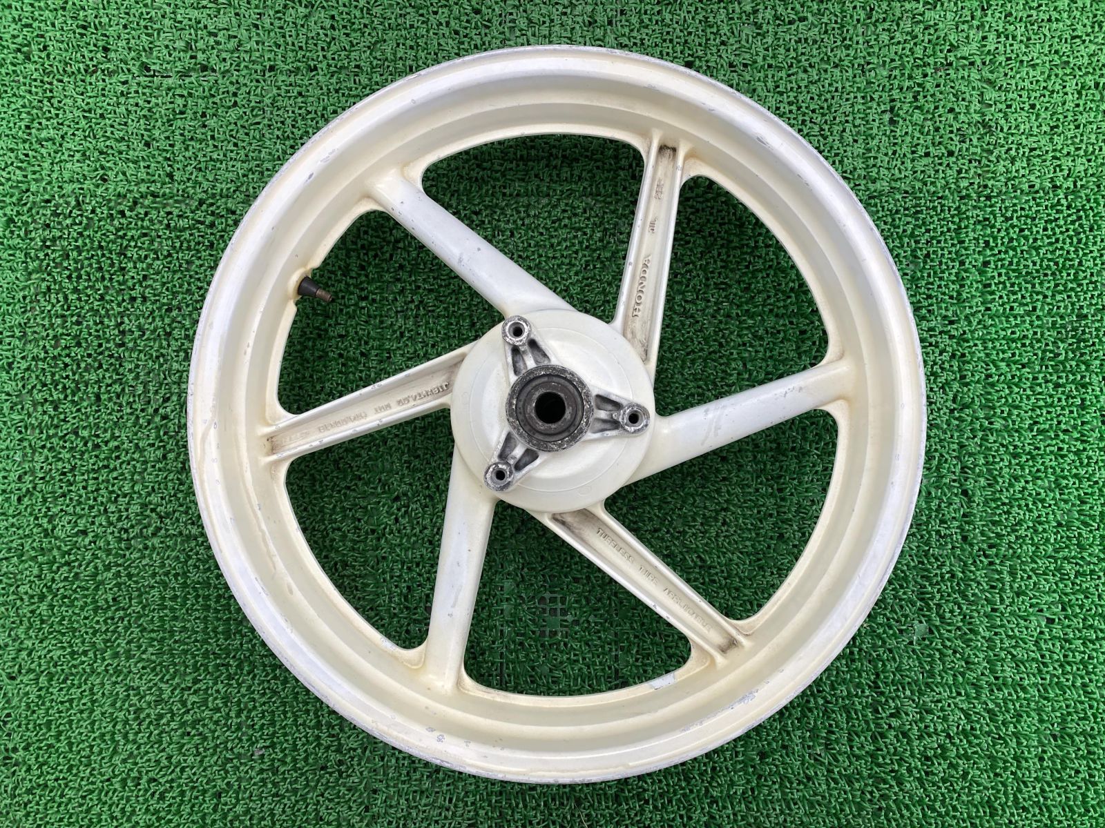 NSR250R リアホイール 白 ホンダ 純正 中古 バイク 部品 MC18
