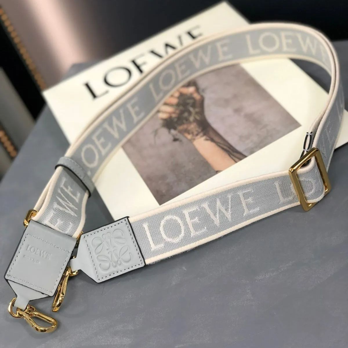 極美品 ロエベ LOEWE ショルダーストラップ グレー - メルカリ