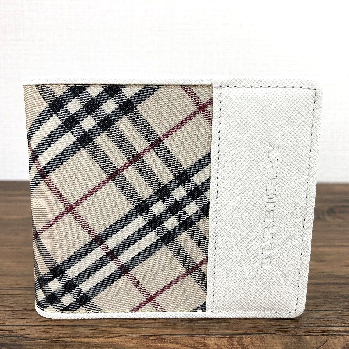 極美品 BURBERRY 二つ折り財布 ホワイト 475-