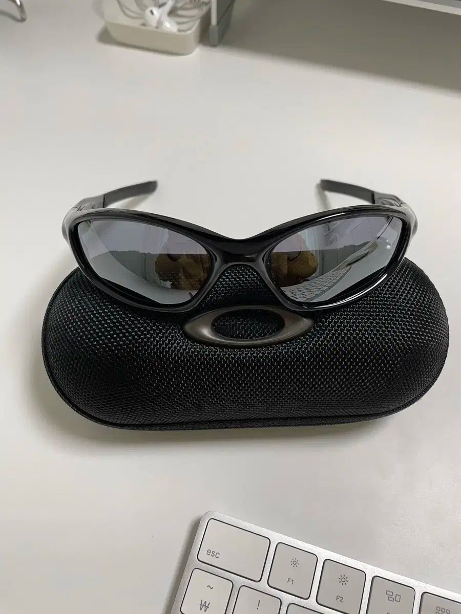 oakley minute