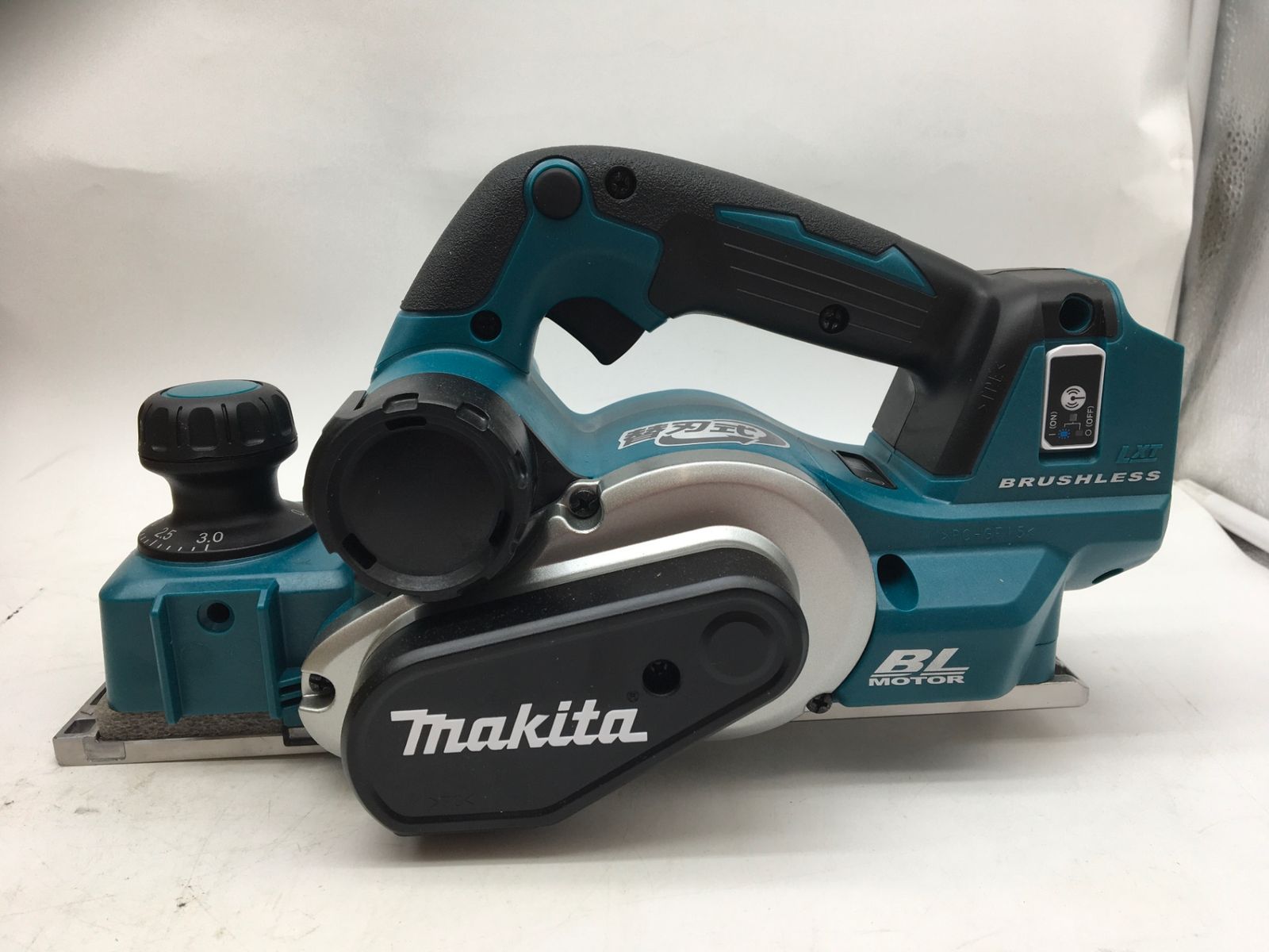 ♥ Makita|マキタ 82mm充電式カンナ 18V 6Ah バッテリ 充電器付 KP181DRG ITLUX763IFBM エコツール小牧ｲﾝﾀｰ店 M02