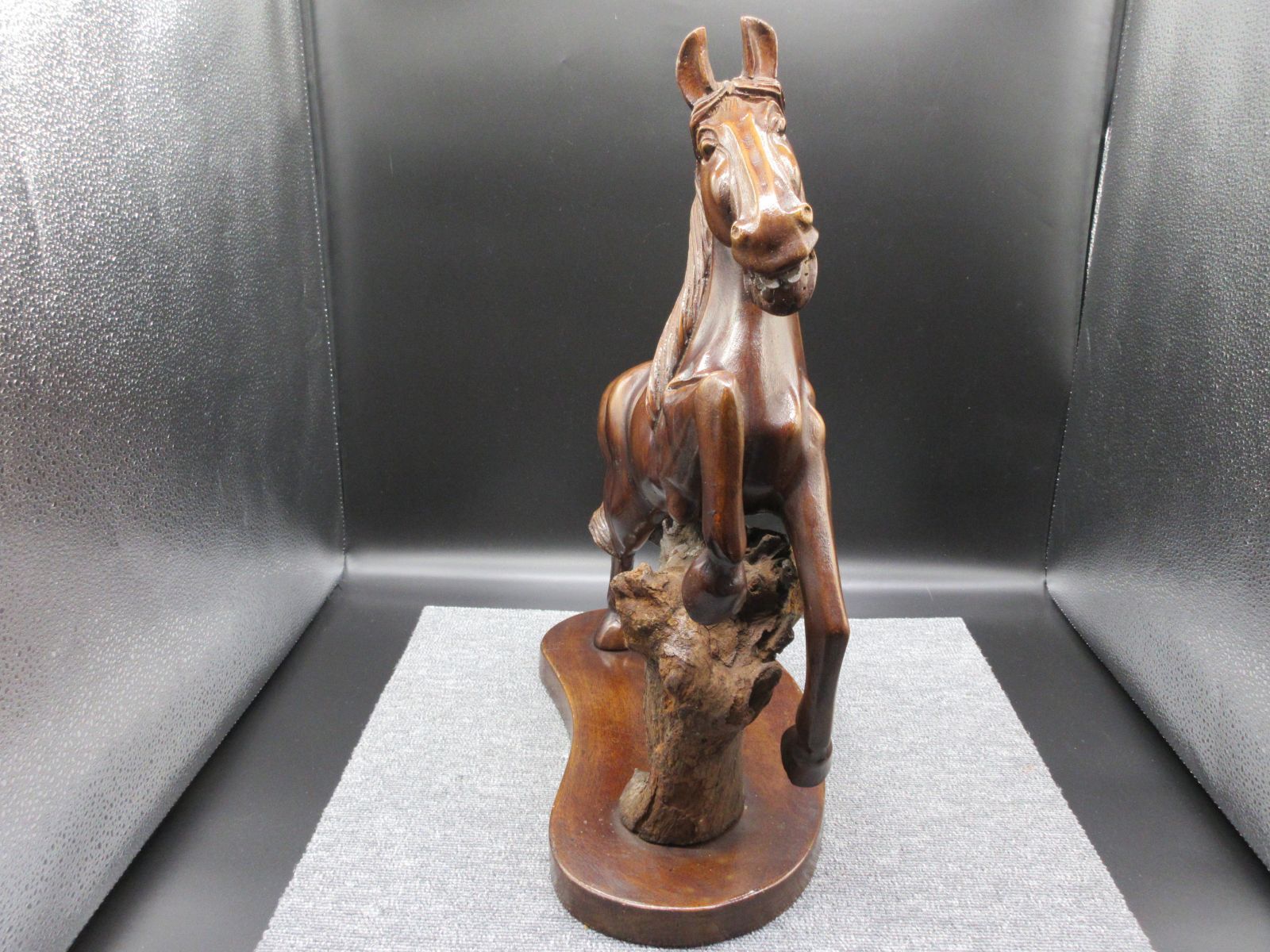 木彫りの跳ね馬置物 木彫り 彫刻 馬 跳ね馬 特殊造形台付 置物 コレクション レア物 Yahoo