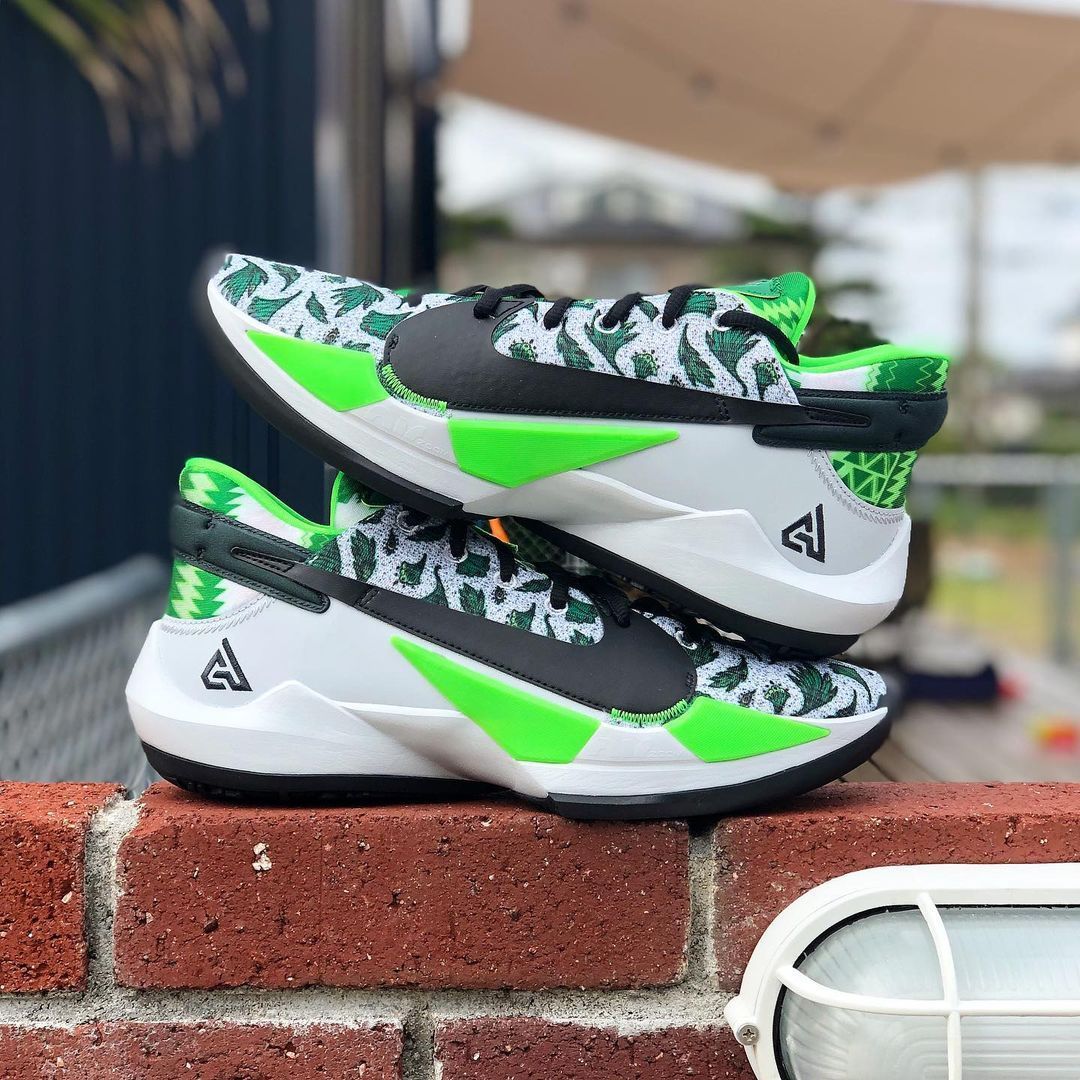 ZOOM FREAK 2 'NAIJA' ズーム フリーク 2 ヤニス アデトクンボ 【MEN'S】 pure platinum/pine green-green strike DA0907-002