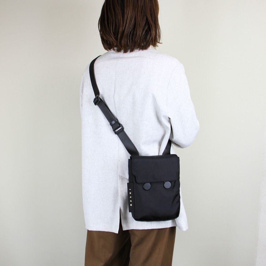 ナイロン クロスボディバッグ