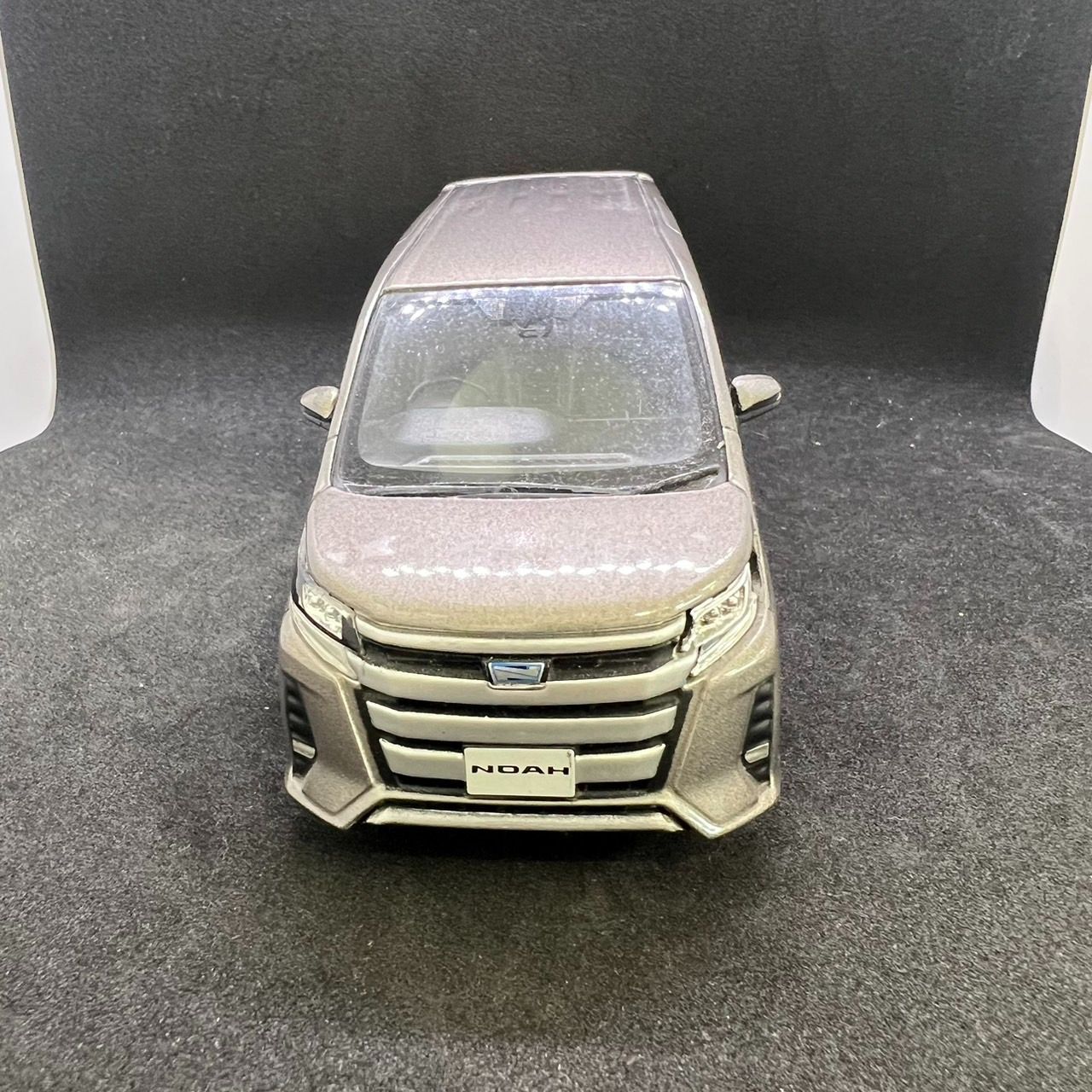 NOAH ノア カラーサンプル 4V8 ミニカー HID - メルカリ