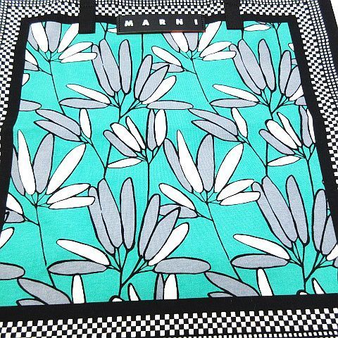 【本日で出品終了】　MARNI トートバッグ 緑×黒　タグ&袋付き　ほぼ未使用 本日で出品終了】 MARNI トートバッグ 緑×黒 タグ&袋付き ほぼ未