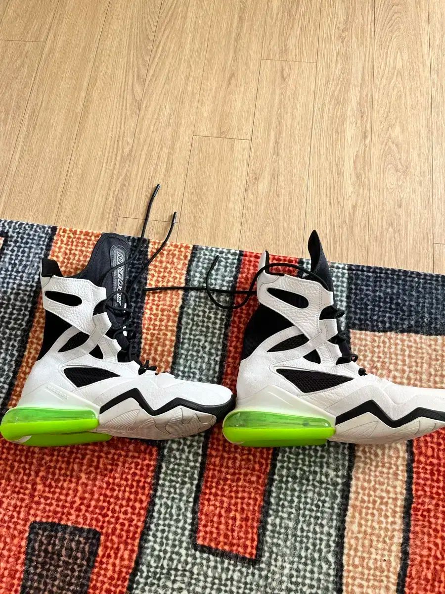 8YARDS BackSlash 2G タートルネックカットソー ロゴ 黒 8YARDS