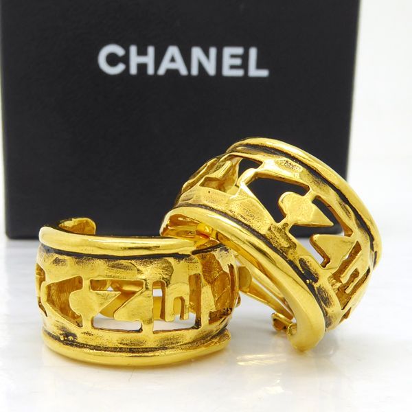 CHANEL ヴィンテージ イヤリング GP ロゴ 型抜き 2317 箱付