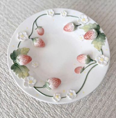 立体いちごと白い花が縁を彩る可愛い陶器製 おしゃれ食器インテリア皿  