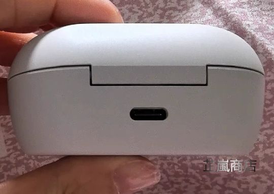 新型QuietComfortノイズキャンセリングヘッドホンモノクロ