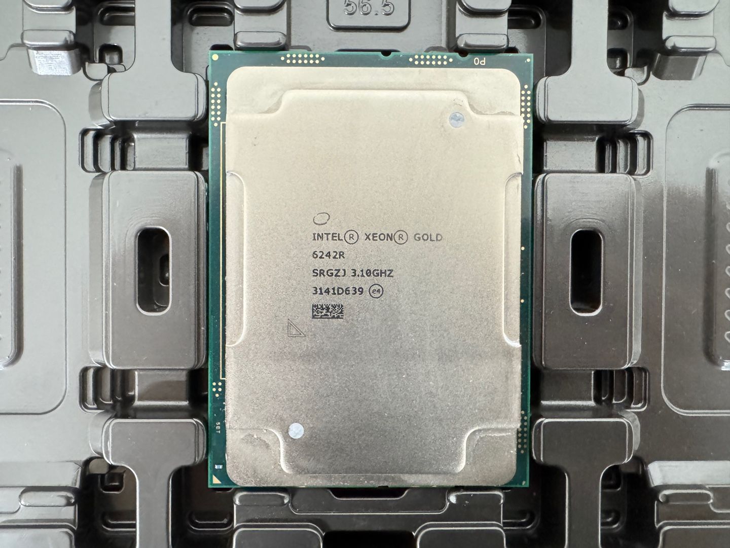 Intel Xeon Gold 6242R SRGZJ 20Core 3.10GHZ 35.75MB 205W Intel Xeon Gold 6242R SRGZJ 20Core 3.10GHZ 35.75MB 205W