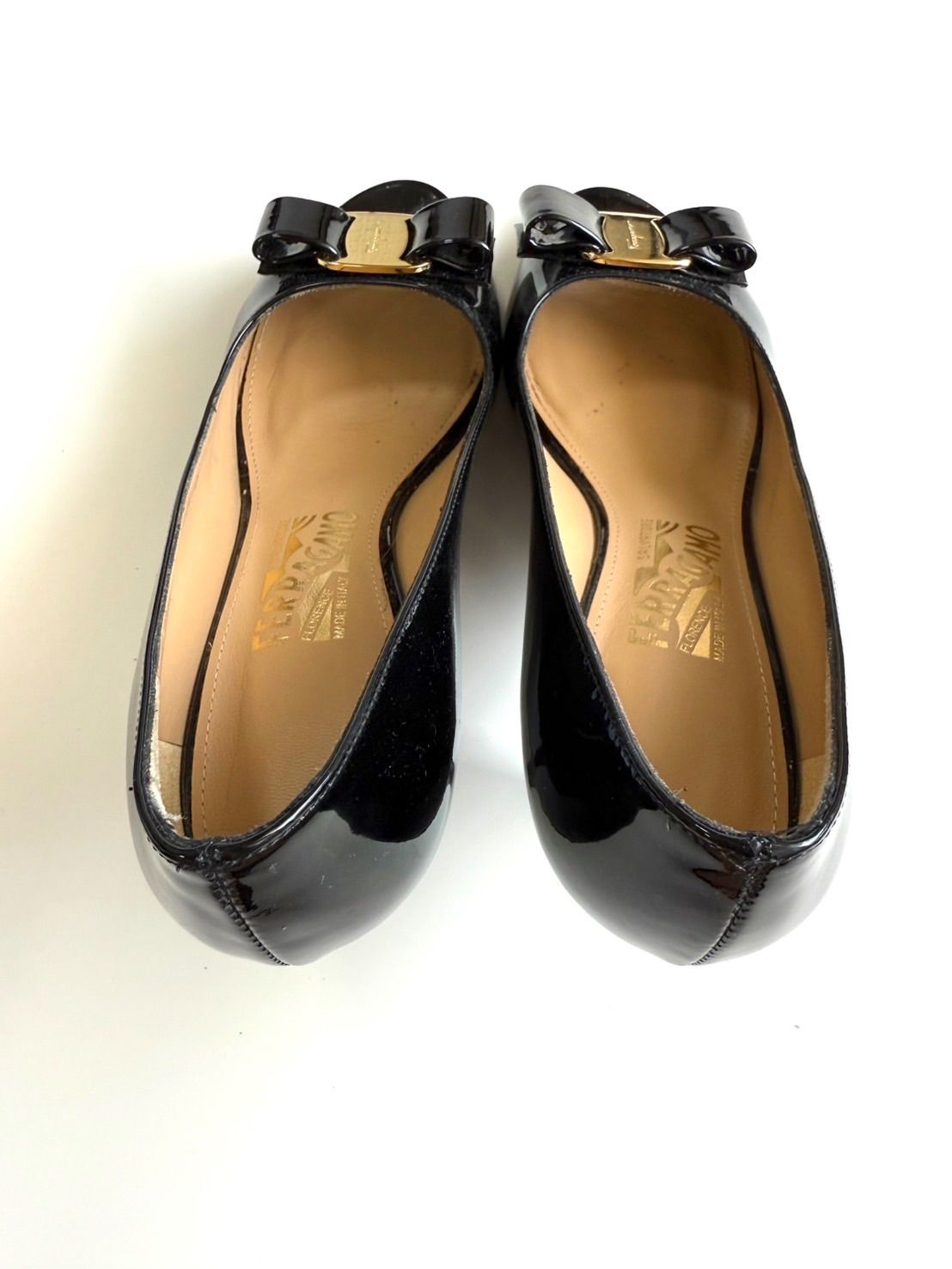【箱・保存袋付き】Ferragamo フェラガモ ヴァラリボン パテントレザー パンプス 7cmヒール 黒 7½D