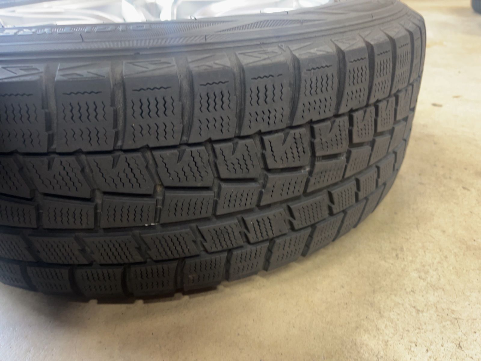 BMW F30 F31 社外品 ダンロップ 冬用付 16インチ 4本セット TRITUETUBI_COM