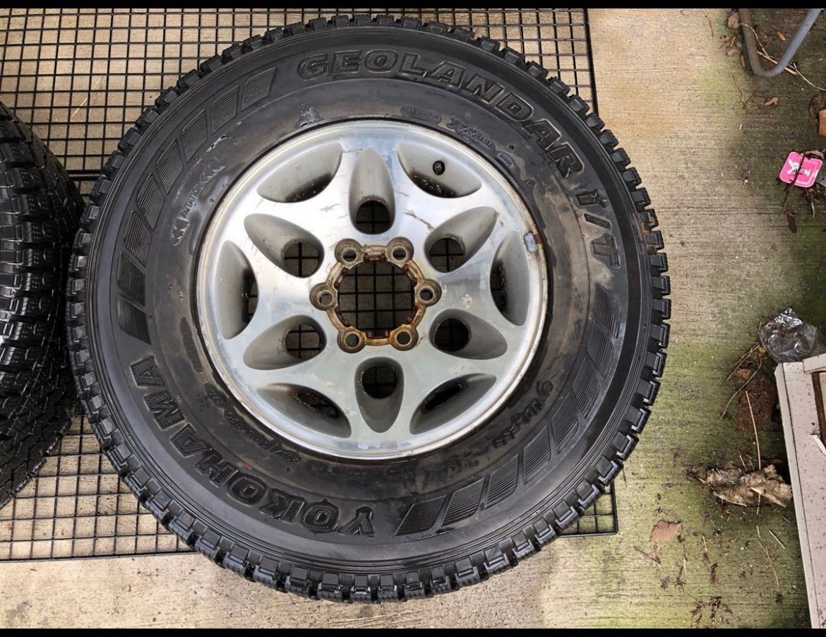 タイヤ＆三菱純正アルミホイール付き265/70-16パジェロ装着品4本セット