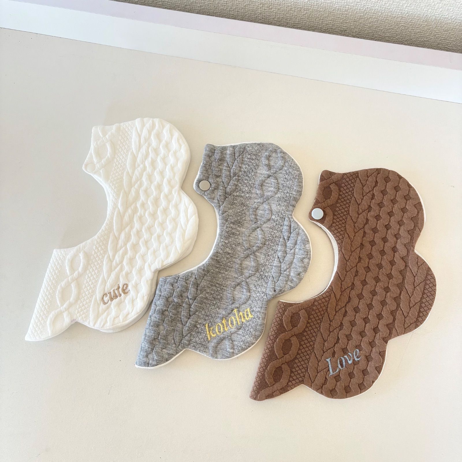 お名前刺繍無料46色》knit bib ／ニットスタイ ベビースタイ