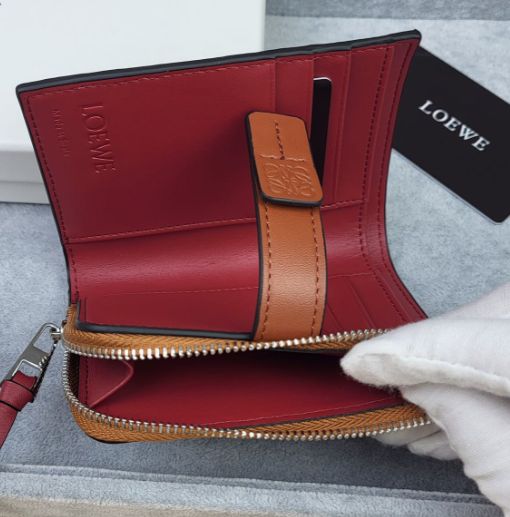 美品♥LOEWE(ロエベ)　折り財布　　箱付き極🌟美品💞可愛いஐ男女兼用