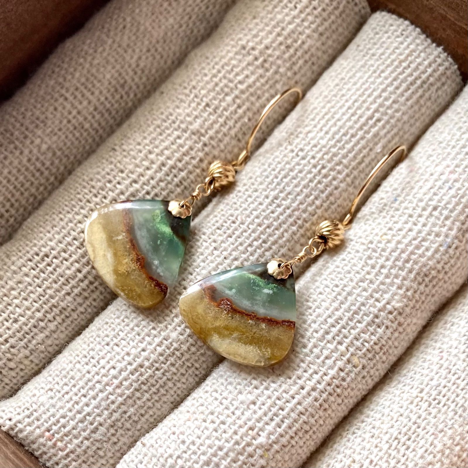 オパライズドウッド ラウンドフックピアス 14kgf