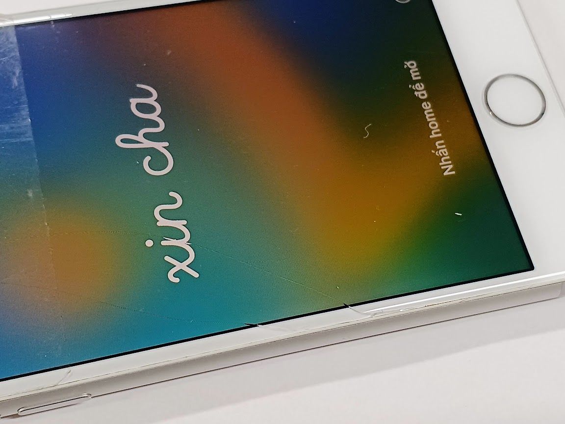 中古 Apple iPhone 8 64GB シルバー 本体 画面割れジャンク