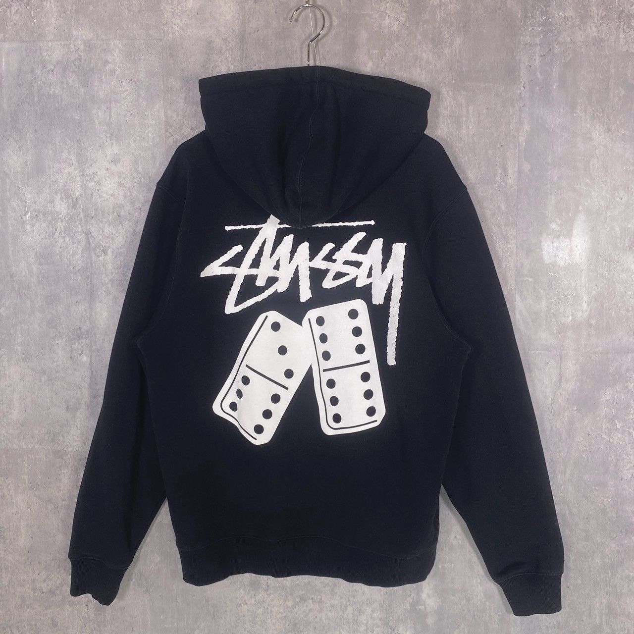 STUSSY』 ステューシー (M) ドミノロゴプリント パーカー - メルカリ