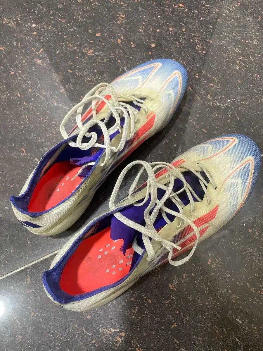 アディダス サッカーシューズ 270